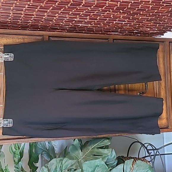 Tribal Pull on Capri Size 8 - Picture 1 of 5